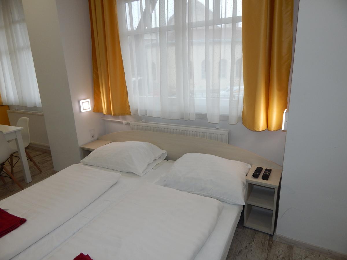 Kalvin Vendegszobak Debrecen Exterior foto