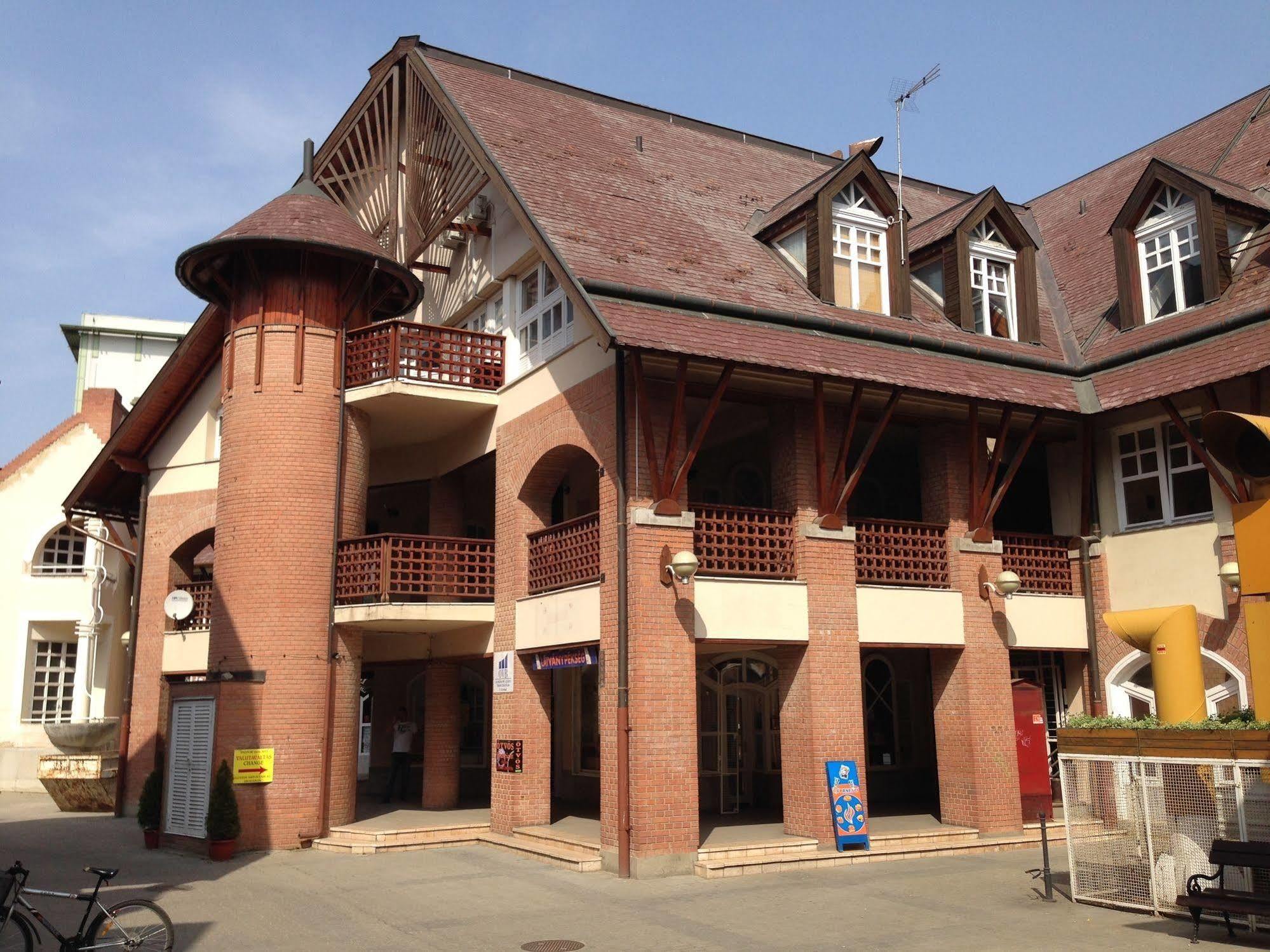 Kalvin Vendegszobak Debrecen Exterior foto